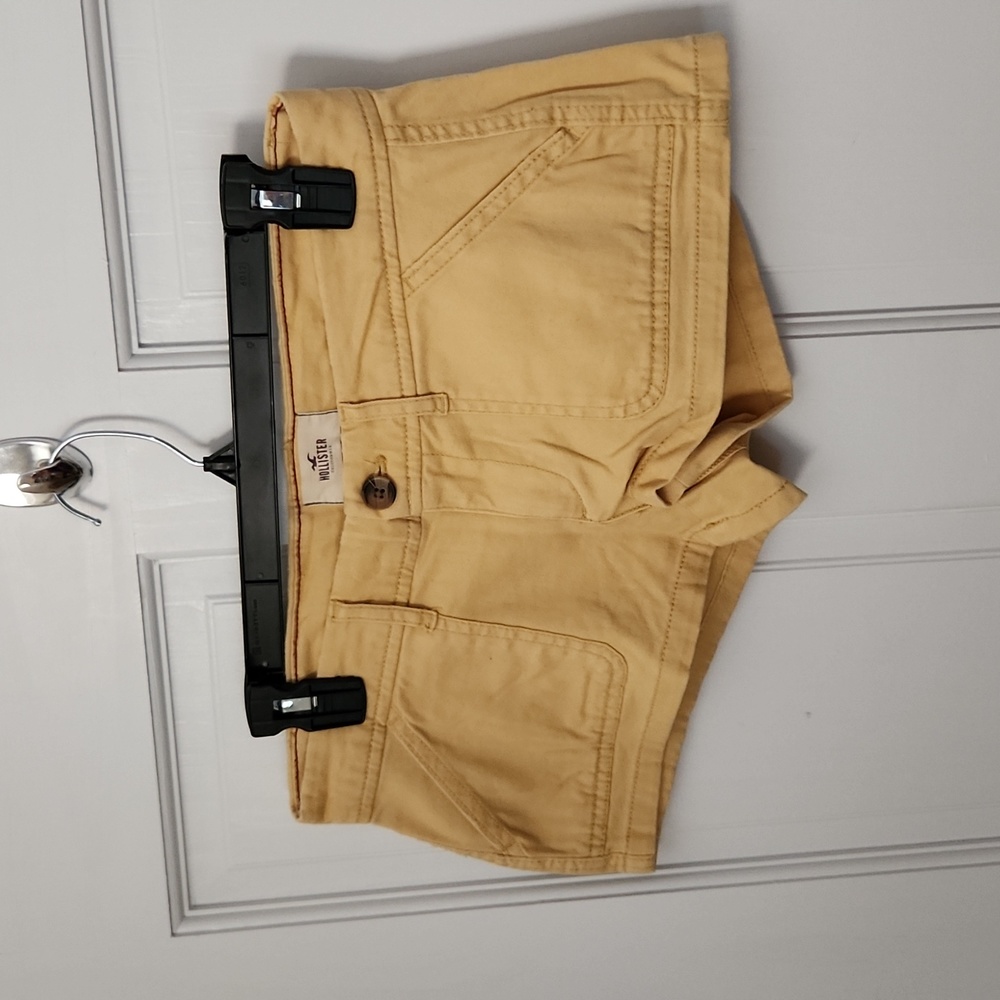 HOLLISTER - So Cal Stretch Shorts, Light Yellow, Low Rise, Size 3